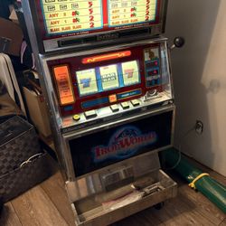 Euc Vintage “Trop World” quarter slot machine
