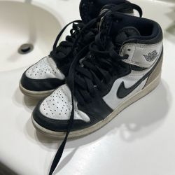 Jordan 1 Bleach Coral Size  3.5y