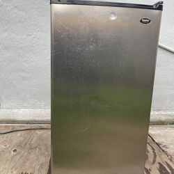 Mini fridge