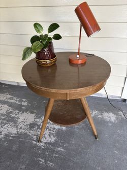 Mid-Century Style Round Wood Side Table – Solid & Sturdy