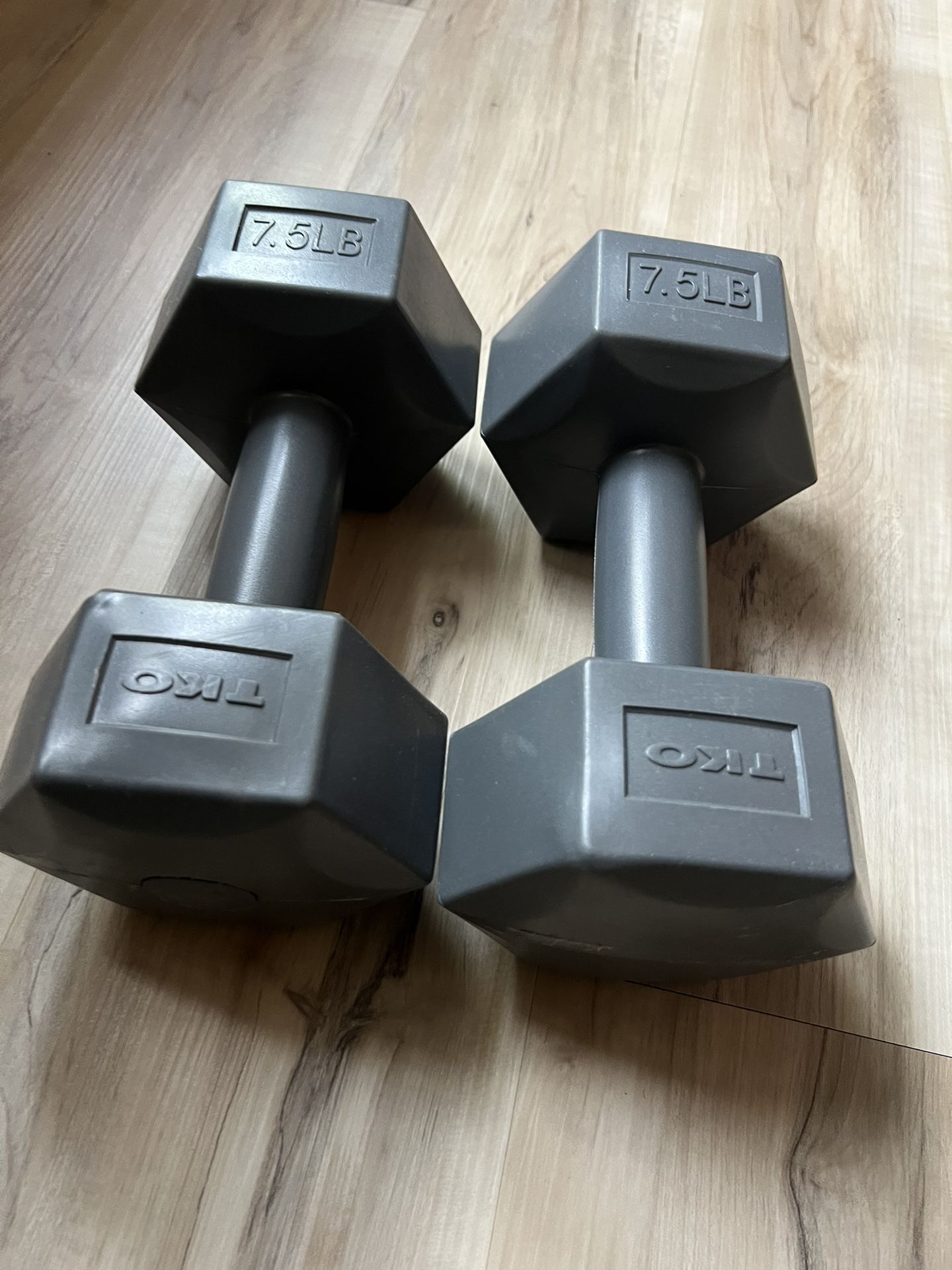 Set of Two 7.5 Pound Hexagon Dumbbells & 10 lb Kettlebell