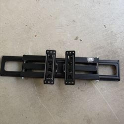 Wall tv mount fits 70 inches