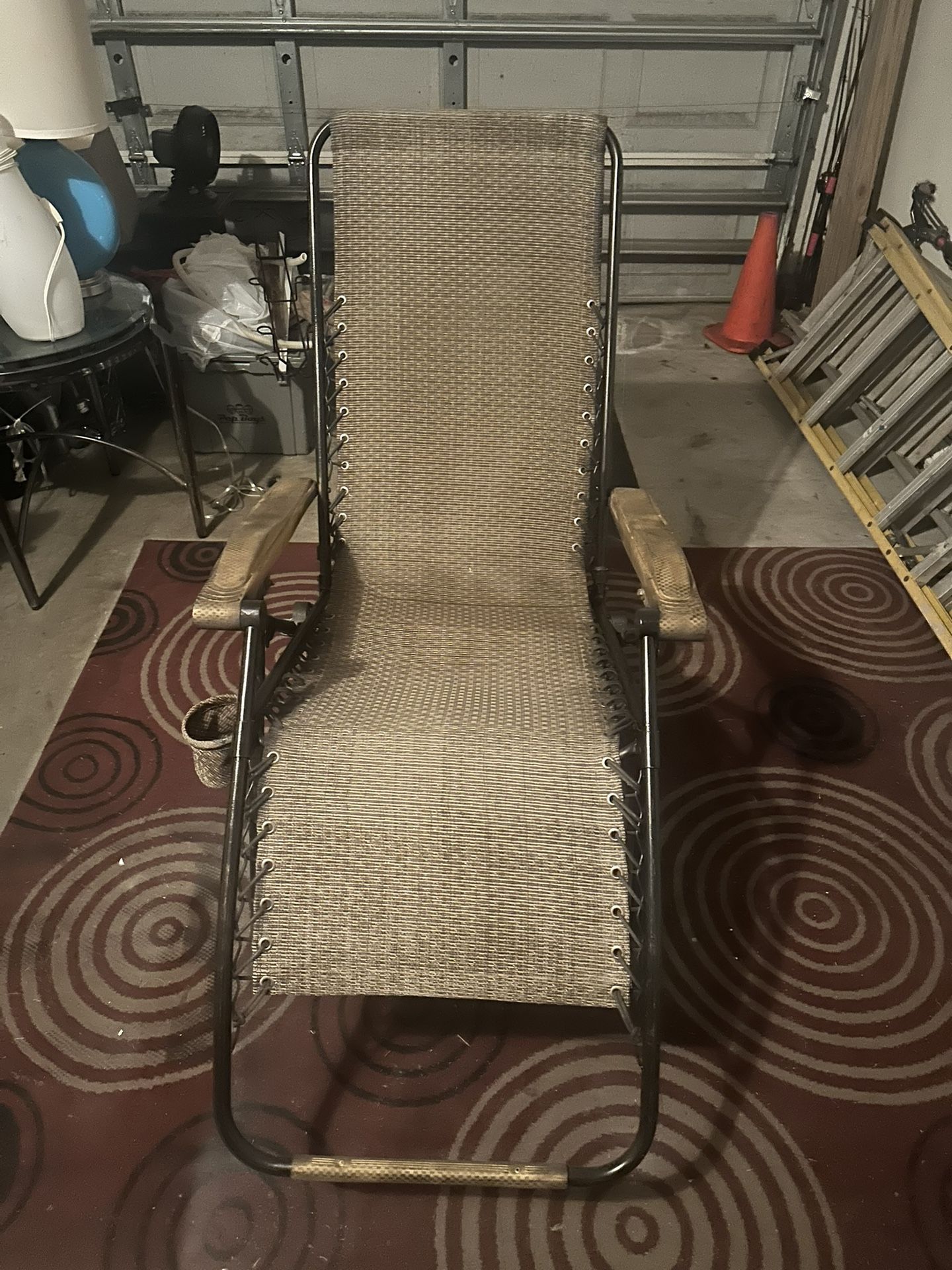 2 outdoor lounge chairs/ beach chairs