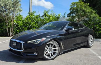 2017 INFINITI Q60 SPORT