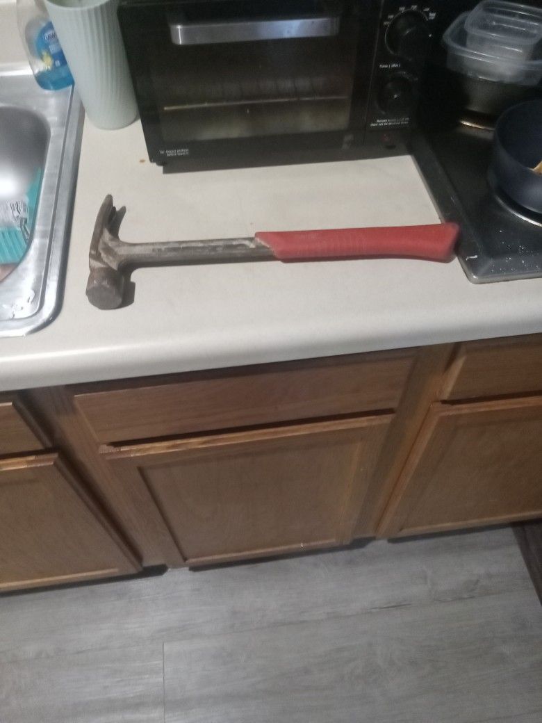 Milwaukee 28oz Claw Hammer