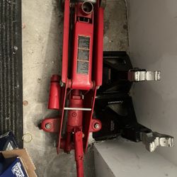 2 Ton Jack/ 2 Jack stands 