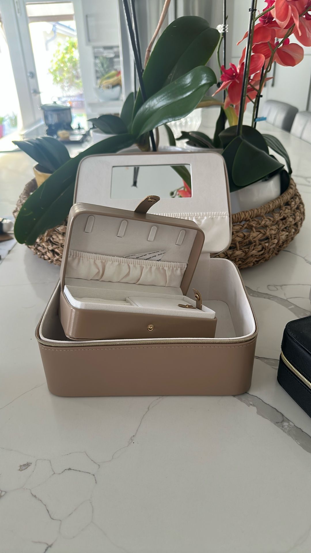 Jewelry organizer case” → organizador