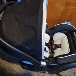Graco SnugRide Infant Car Seat.
Only used 1x. 