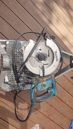 Makita worm saw professional-grade 5477NB