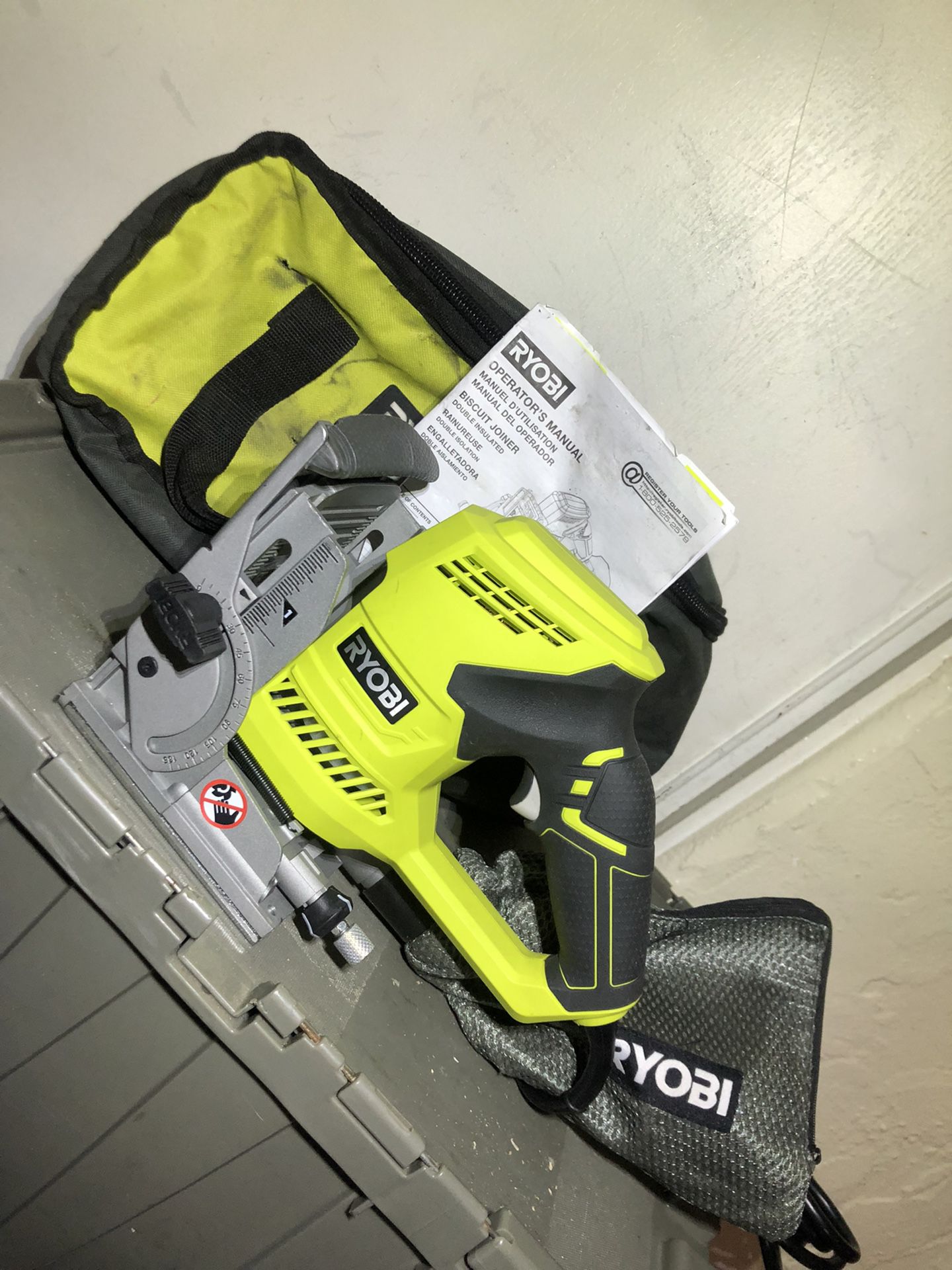 RYOBI Amp Corded AC Biscuit Joiner Kit with Dust Collector and Bag for  Sale in South Gate, CA OfferUp