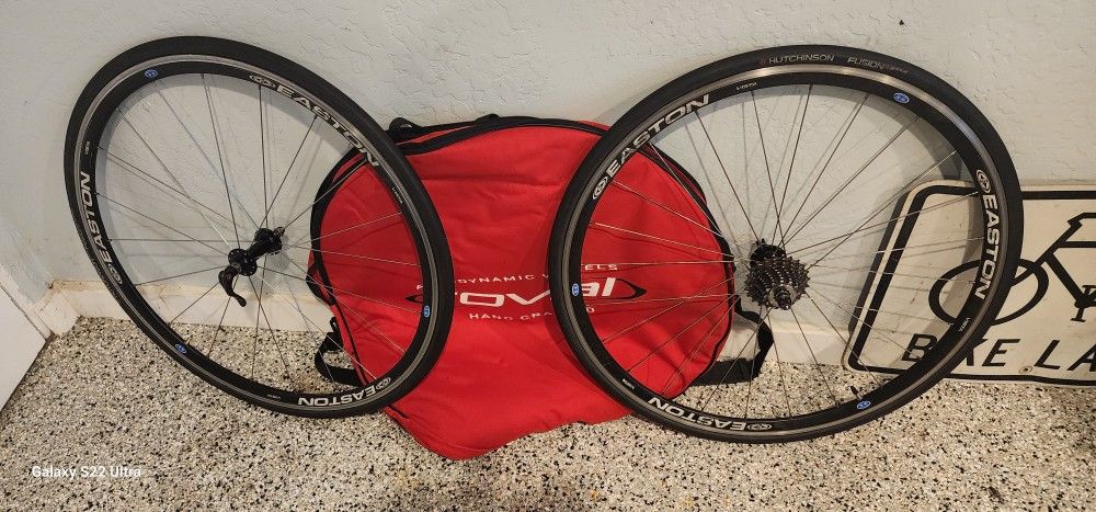 🔥🚴🏿‍♀️🔥Easton Vista 24/20-Spoke Aluminum 700C Road Wheelset Easton/Velomax Hubs, FREE Specialized
Roval Double Wheel Bag (Red/Black)🔥🚴🏿‍♀️🔥