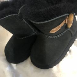 UGG  Size 6 De Bebe 