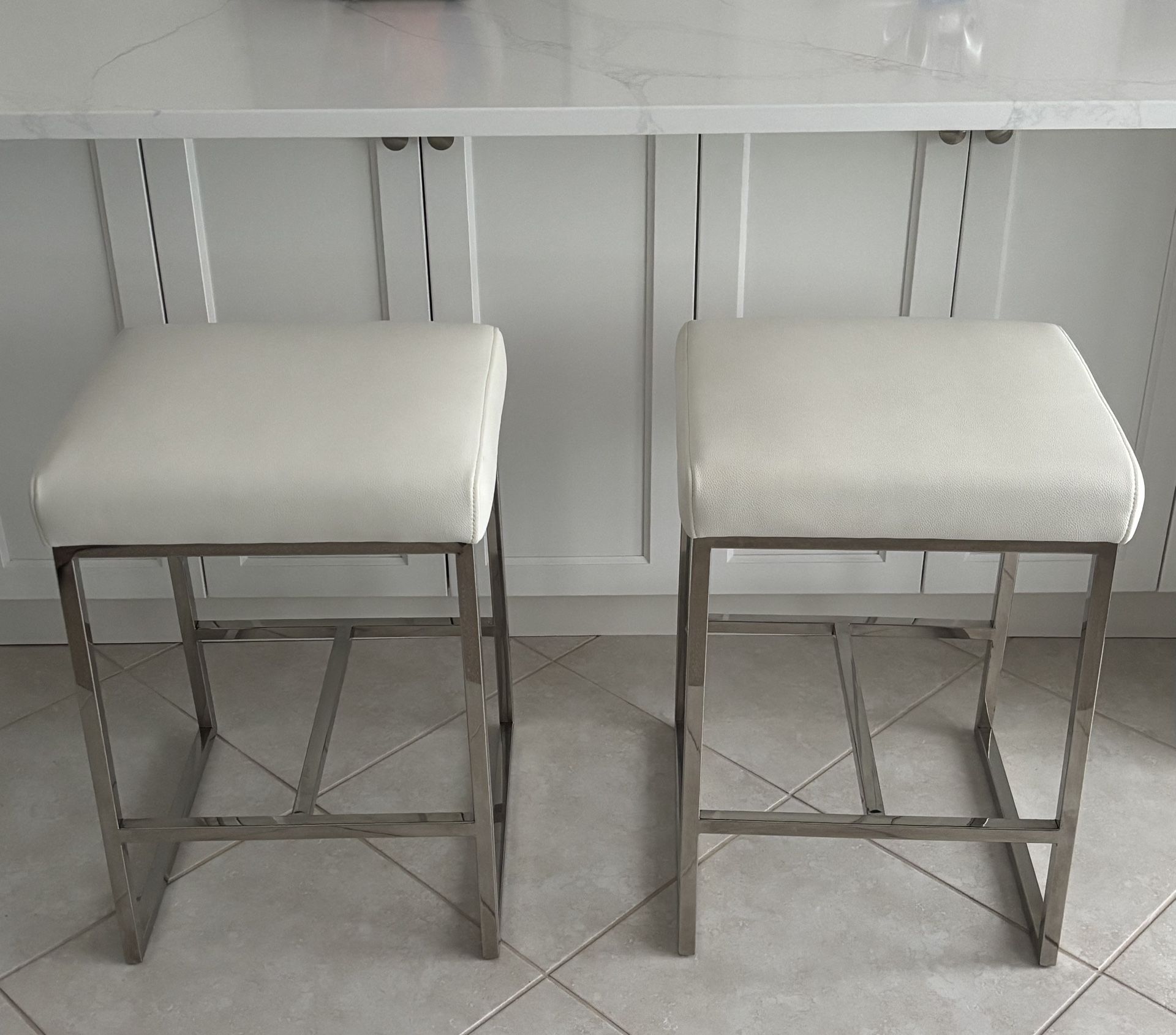 Set of 2 White Faux Leather Counter Stools with Chrome Frame 