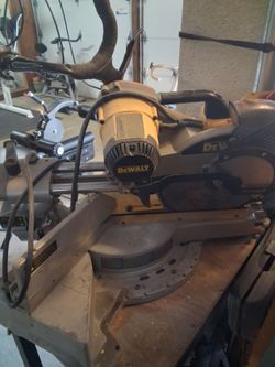 DeWalt Sliding Compound Miter Saw