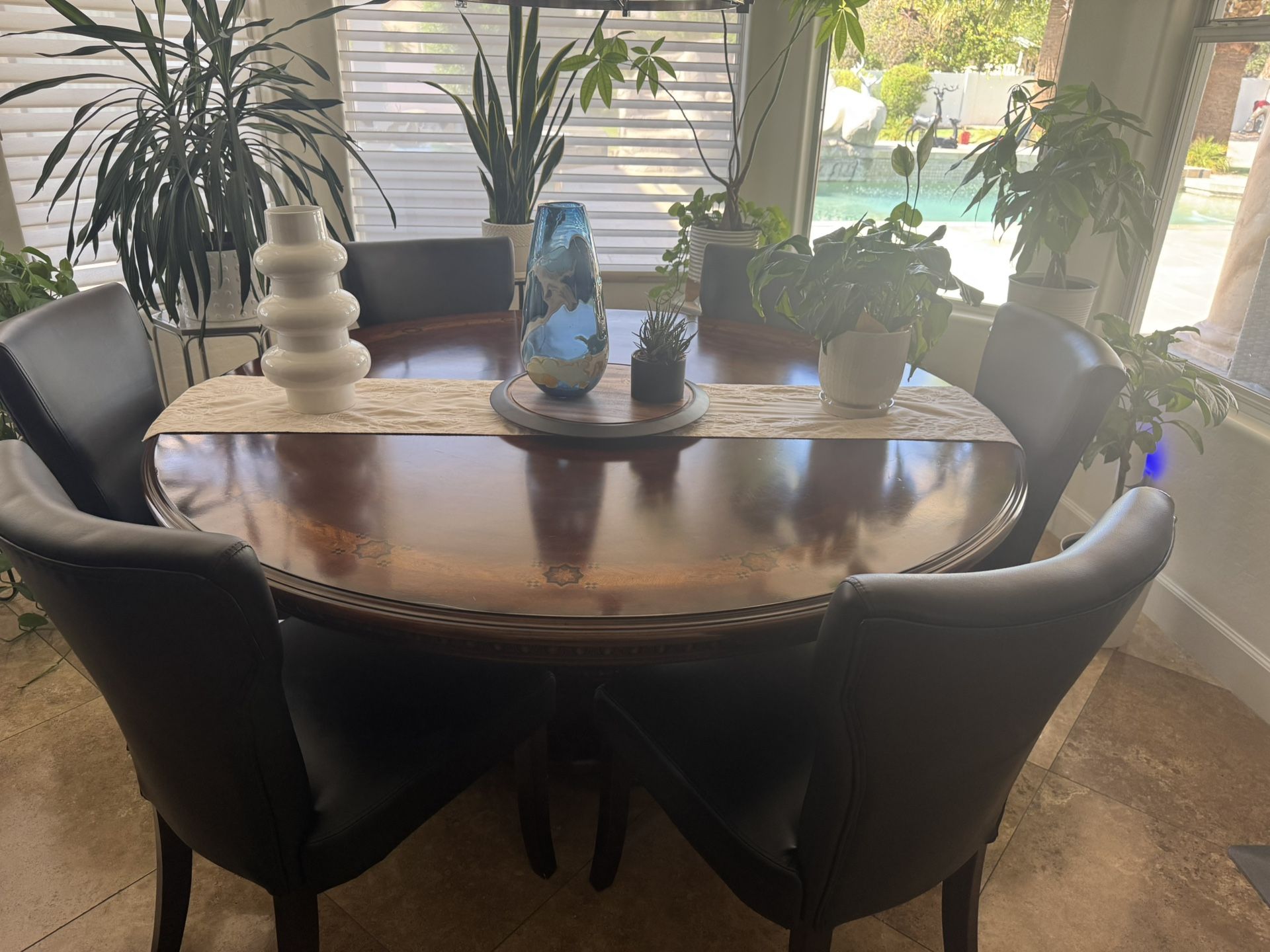 BEAUTIFUL REAL WOOD ROUND DINING TABLE