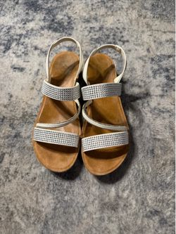 Silver rhinestones sandals with stretchy straps