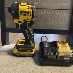 Impact Dewalt Xr Hydraulic Con Batería Y Cargador 