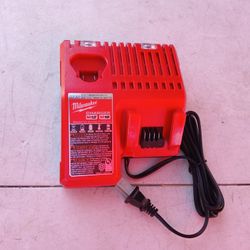 Cargador Milwaukke 18v Para Una Bateria 