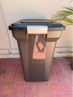 IRIS USA airtight pet food storage container