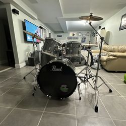 Pearl Roadshow Drum Set With Hardware And Cymbals