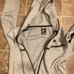 Men’s Nike Sportswear Tech Fleece Grey