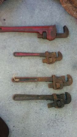 Pipe wrench