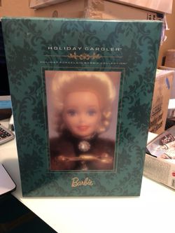 Holiday Caroler Barbie 1996