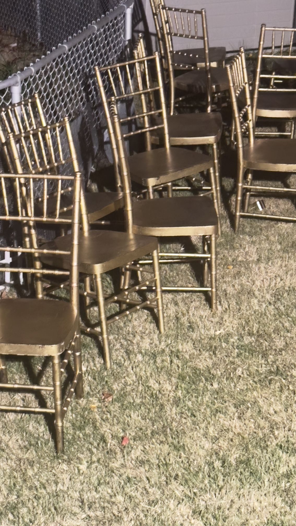 20 Chiavari Chairs 500,00