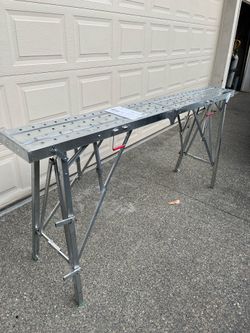 Portable scaffolding platform