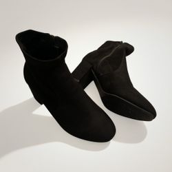 Stretch suede boots size7 worn once not my size
