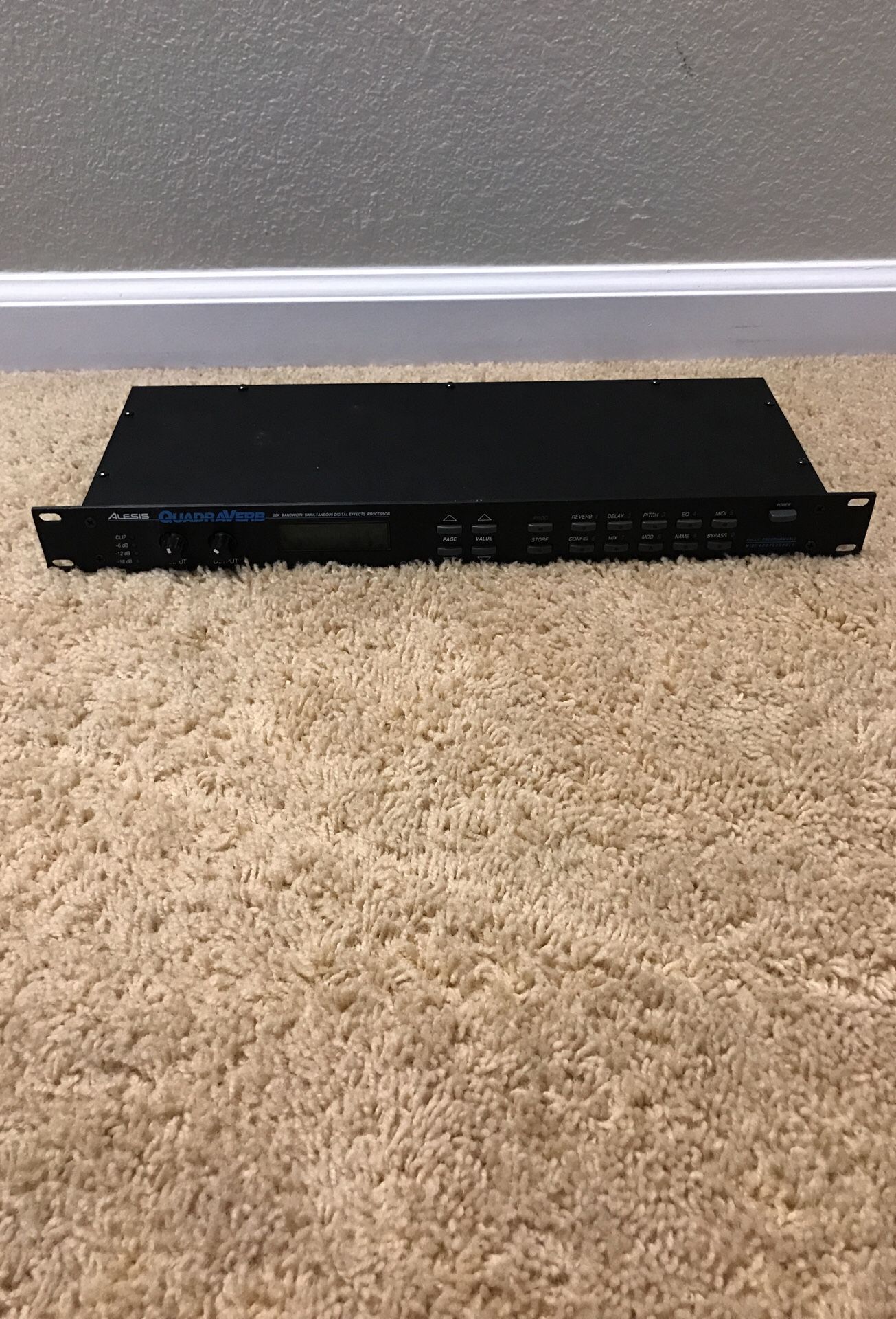 Alesis Quadraverb GT, Guitar Effects Processor, Preamp, Vintage Rack. Condition is Used but works great!