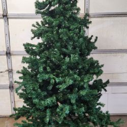 6' Artificial Christmas Tree