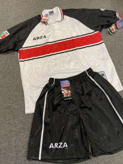 Uniformes arza en oferta