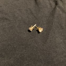 Stamp 14 Kts Earrings One Gram
