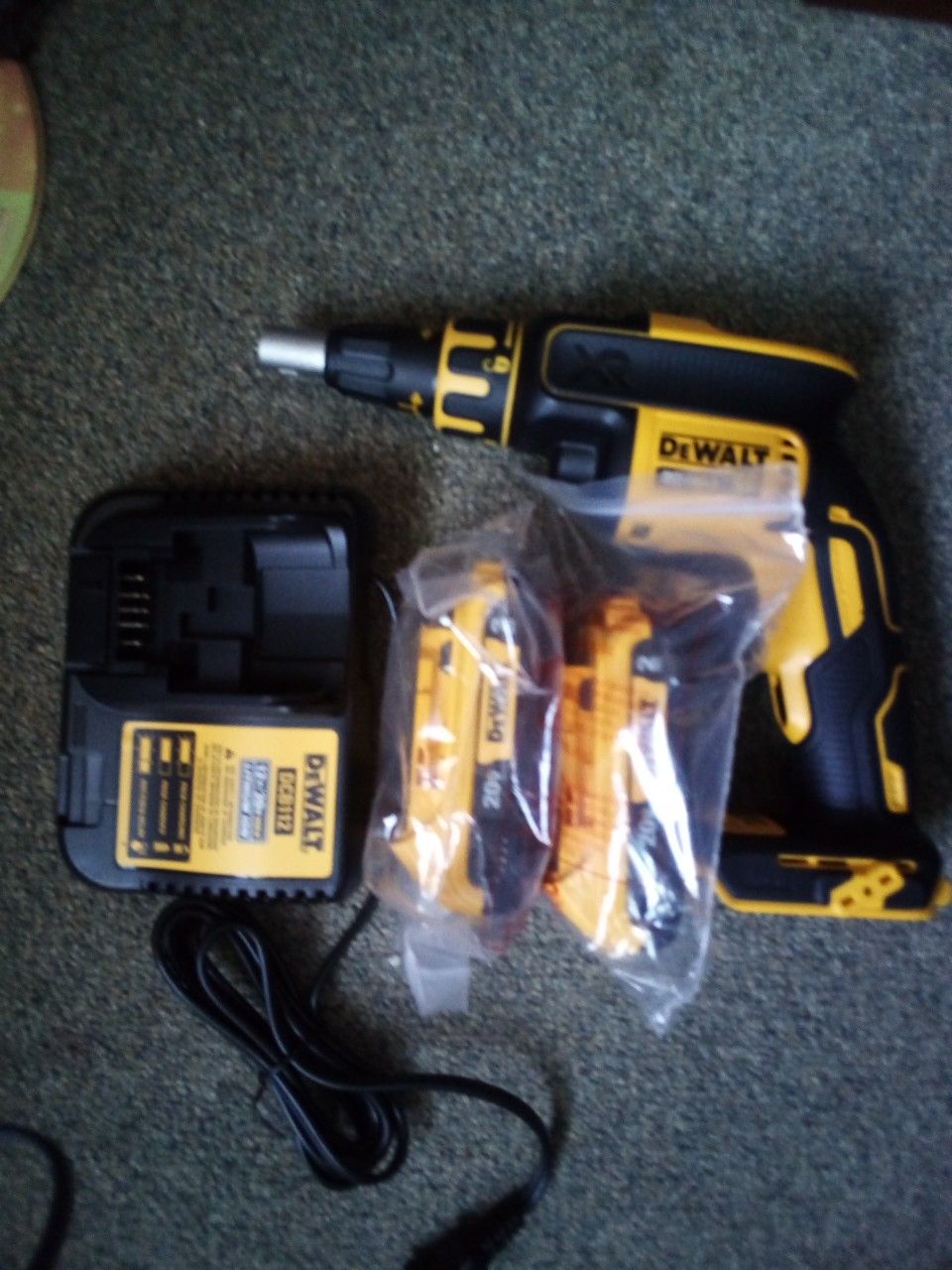 All New DeWalt Xr Srcewgun Kit