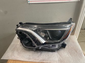 2016-2018 Toyota RAV4 left headlight