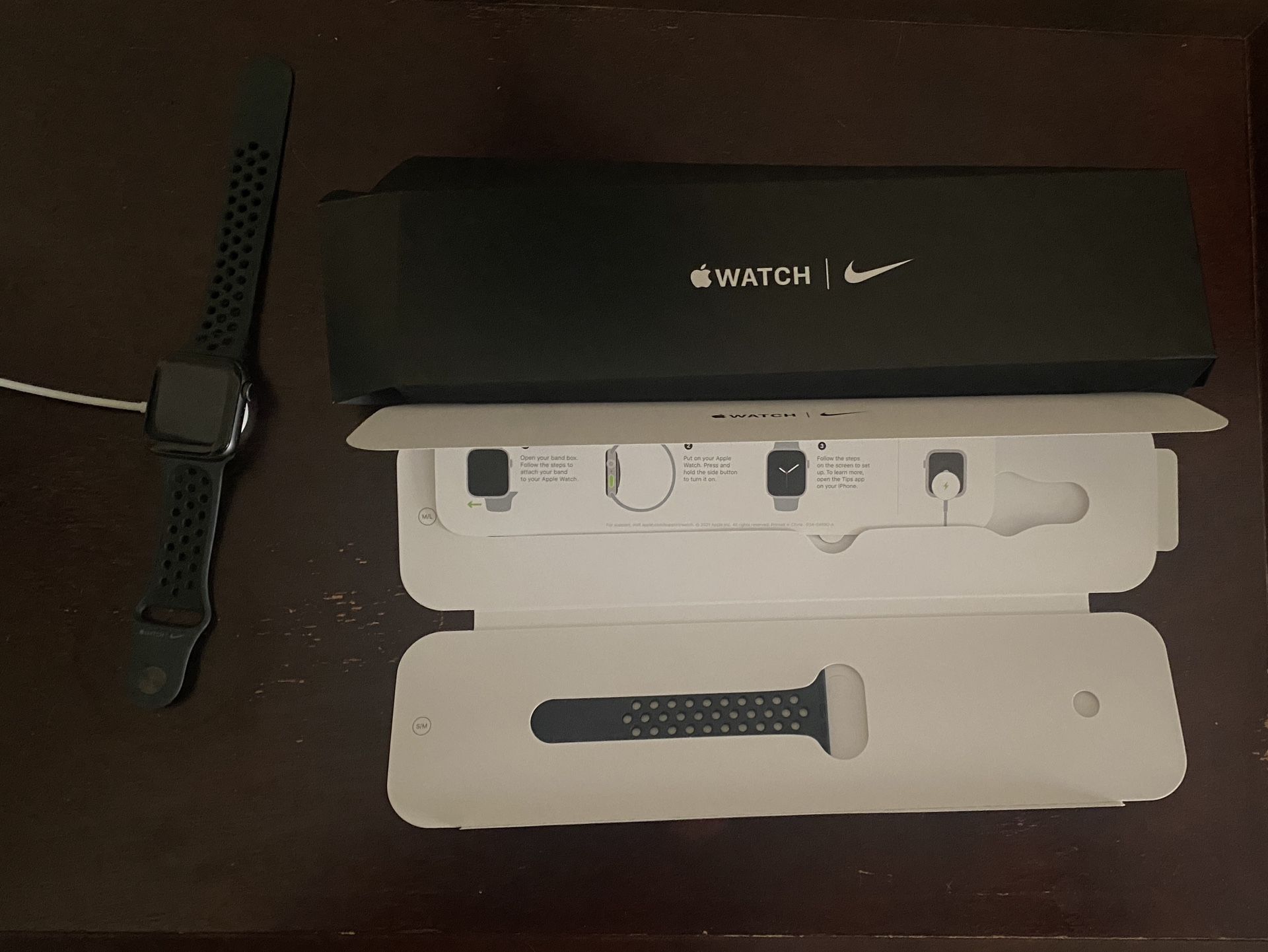 Nike Apple Watch With Box/charger/S,M,L Wrist Bands
