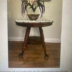 Beautiful Antique Living around Table 