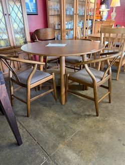Large Variety of Dining Sets Just in Time for the Hokidays