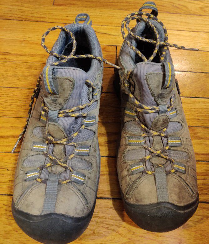 Men's 9 Keen Hiking Shoes 