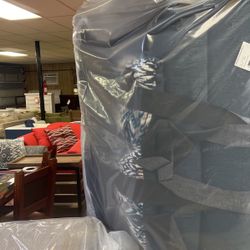 Navy blue couches for 499 up brand new brand new couch