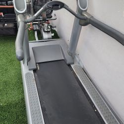 Life Fitness Treadmill 