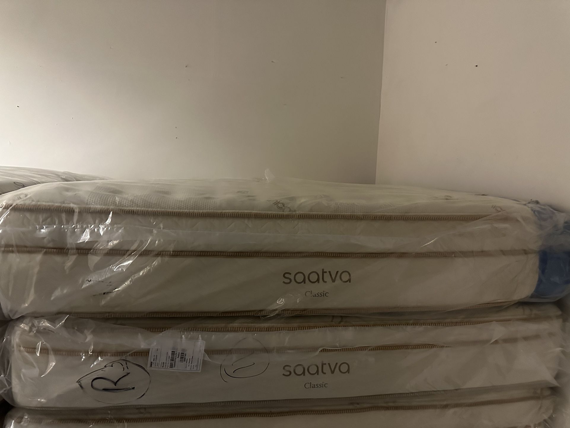 Luxury Saatva & Tempur-Pedic Mattresses – 50-80% Off! • Brand New, Minor Blemishes (Nothing That Affects Comfort) • King, Queen, Full, T