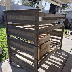 Vendo Esta Litera.  Para Niños  Están En Buenas Condiciones Tdo. La Escalera 