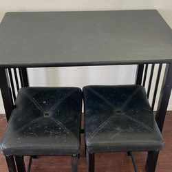 Table/ Chairs