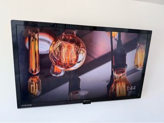 Emerson TV with remote