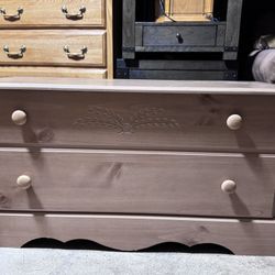 πΊπΈ Solid Cedar Storage Chest by Armstrong Furniture β Like New