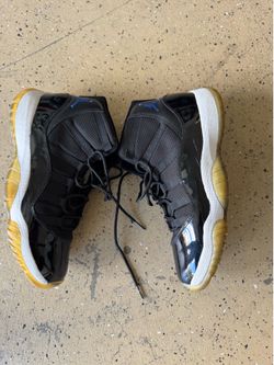 Jordan 11 space jam yr 2009 size 7Y