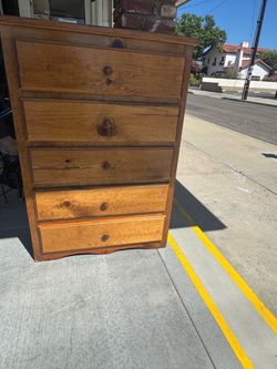 Dresser 46.5Hx33Wx15