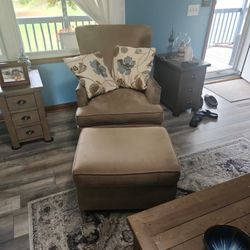 2 Living Room Chairs